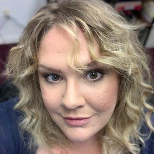 Meet your Posher, Suzanne